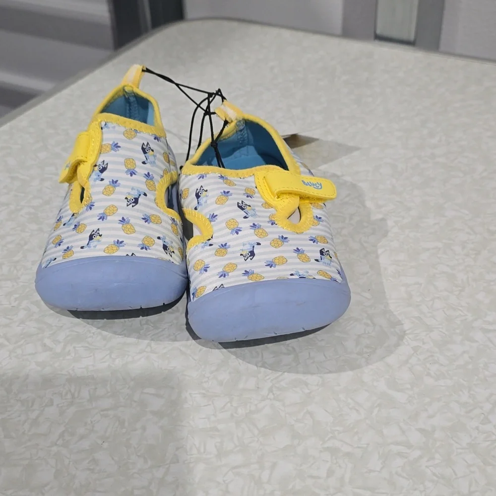 GroundUp Bluey and pineapple Light Blue Water Shoes Size‎ 11/12 NWT